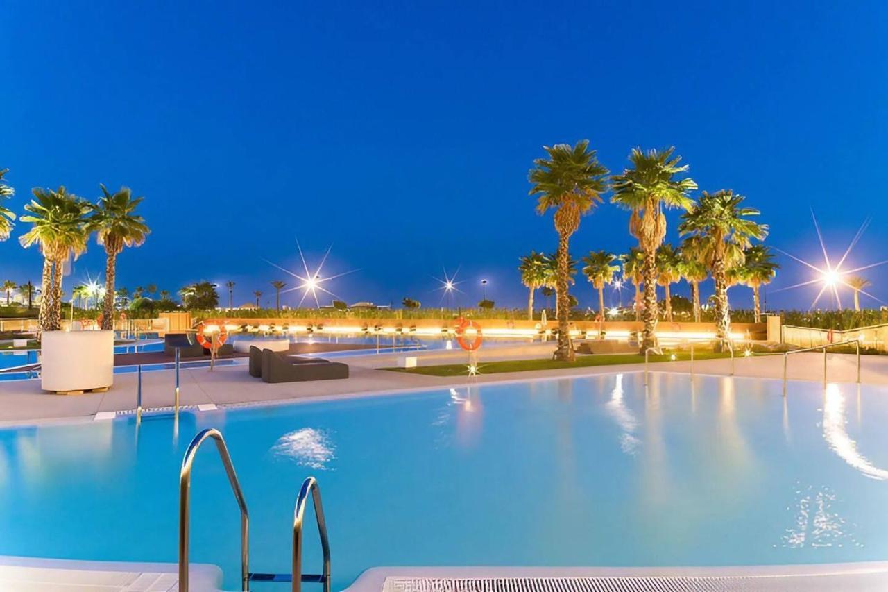 Luxury Complex Beachfront Apartment, Infinity Pool, Sauna, Gym And Large Terrace Torremolinos Exteriér fotografie