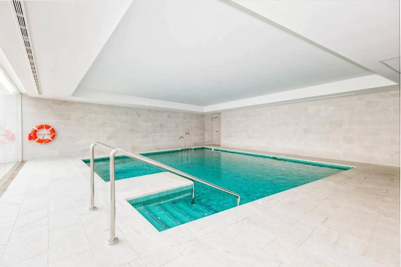 Luxury Complex Beachfront Apartment, Infinity Pool, Sauna, Gym And Large Terrace Torremolinos Exteriér fotografie