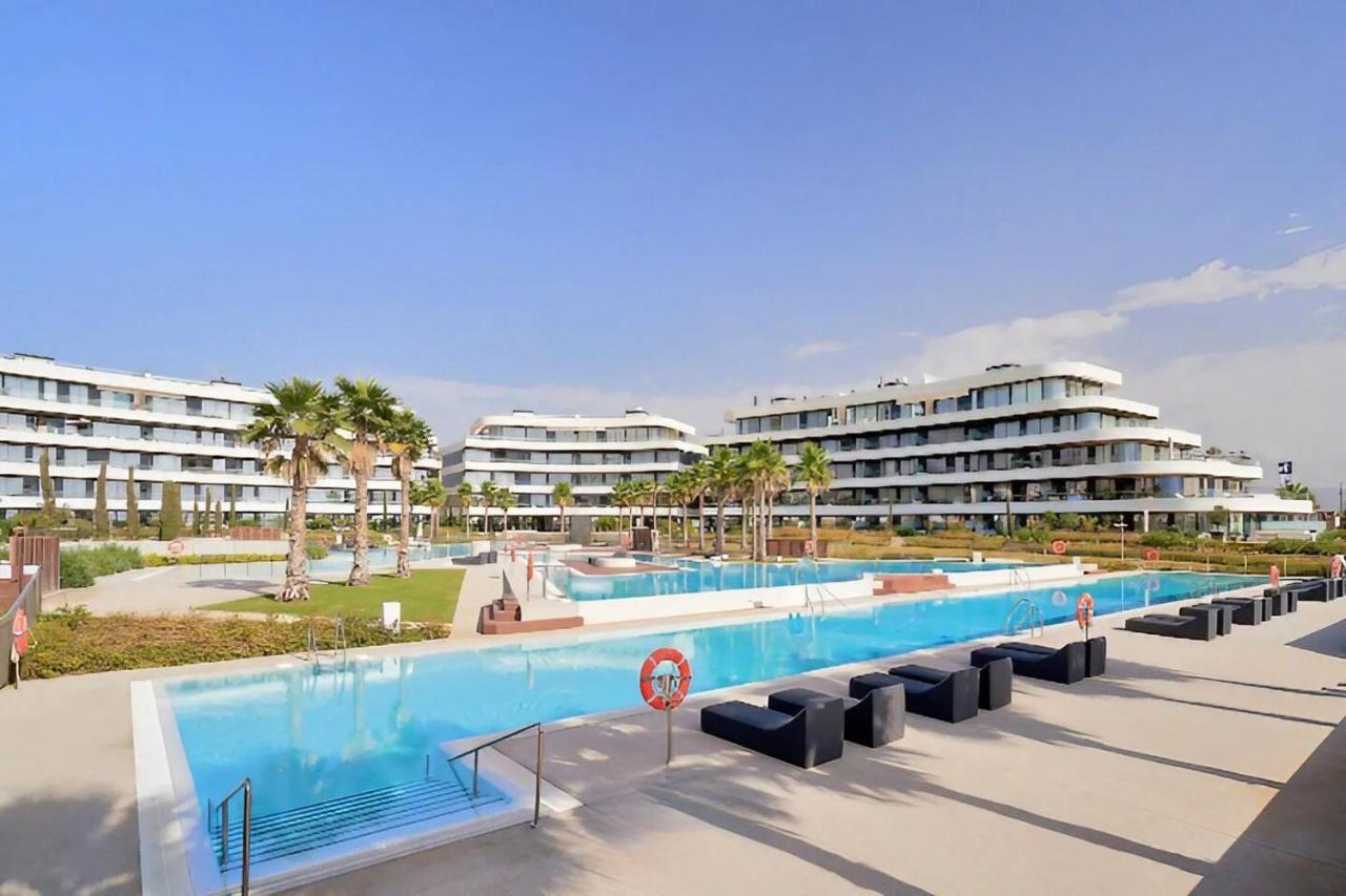 Luxury Complex Beachfront Apartment, Infinity Pool, Sauna, Gym And Large Terrace Torremolinos Exteriér fotografie